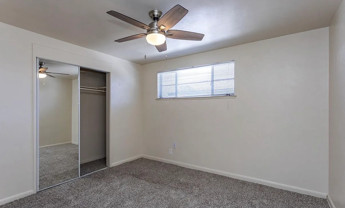 2 bed, 952 sqft, $1,695 — Photo 3