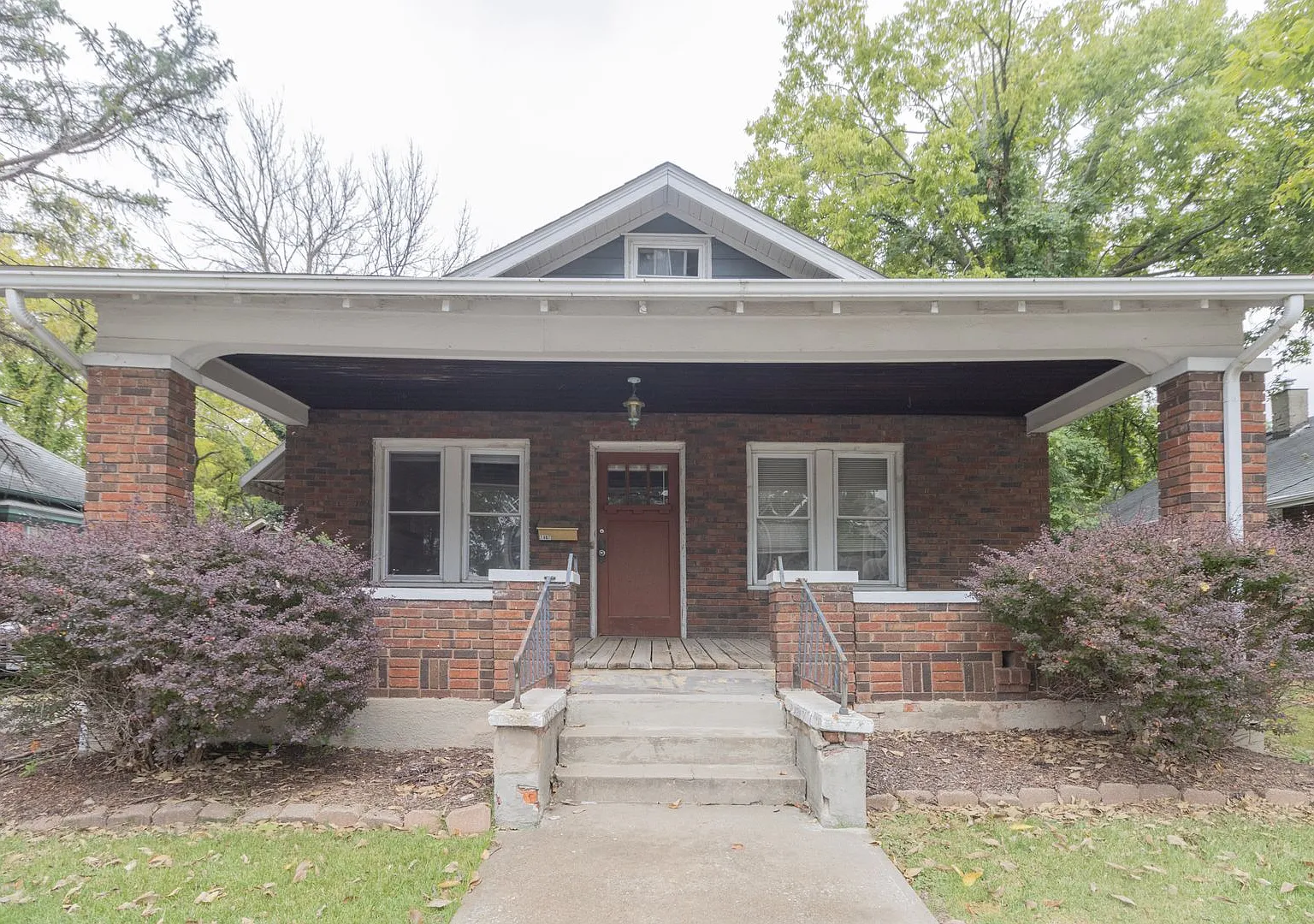 2 Bedroom House Just Steps From Downtown & Campus — Photo 1