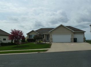 2744 Boulder Ridge Dr NW, Rochester, MN 55901