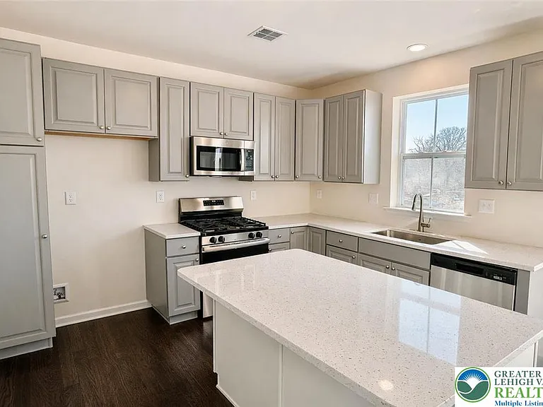 3740 Samantha Ln — Photo 7