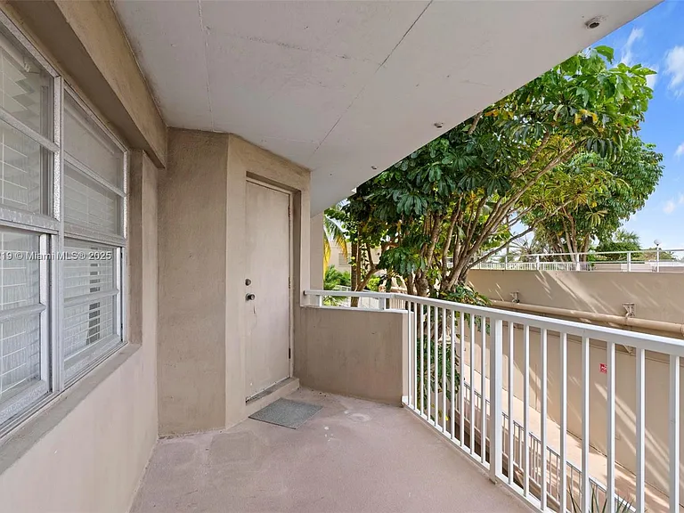 1965 S Ocean Dr — Photo 11