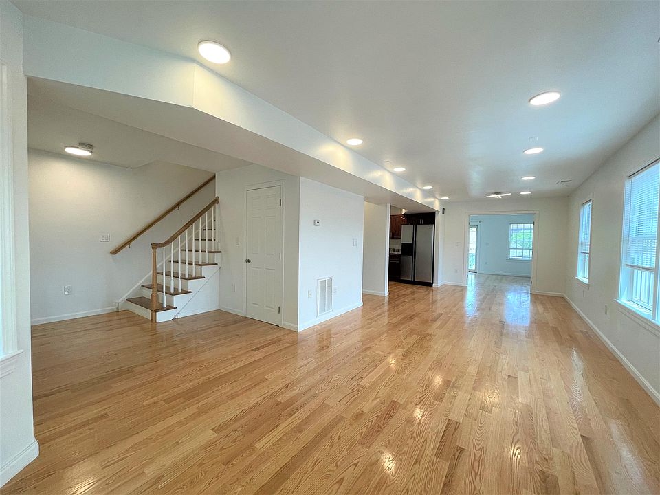 1st image of 28 Lambert St Unit 2