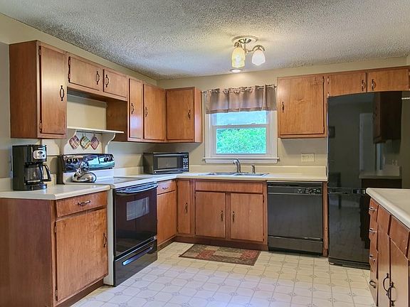 2nd image of 31 Parkwood Dr