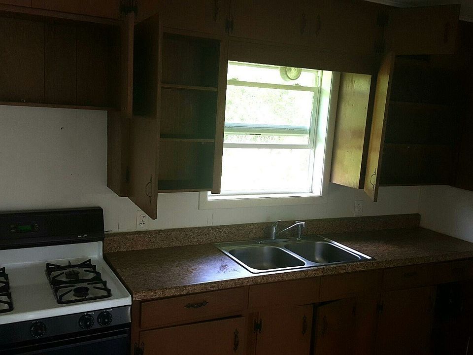 2nd image of 1007 Sunset St