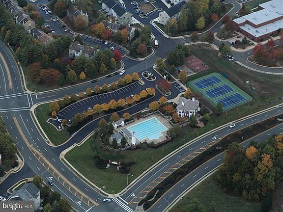 River Oaks Community Pool & Tennis Courts