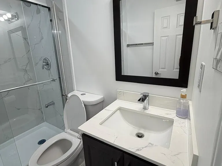 28 Meadowglen Blvd — Photo 6