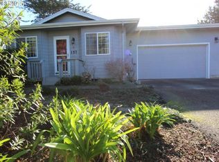 157 8th St SW, Bandon, OR 97411