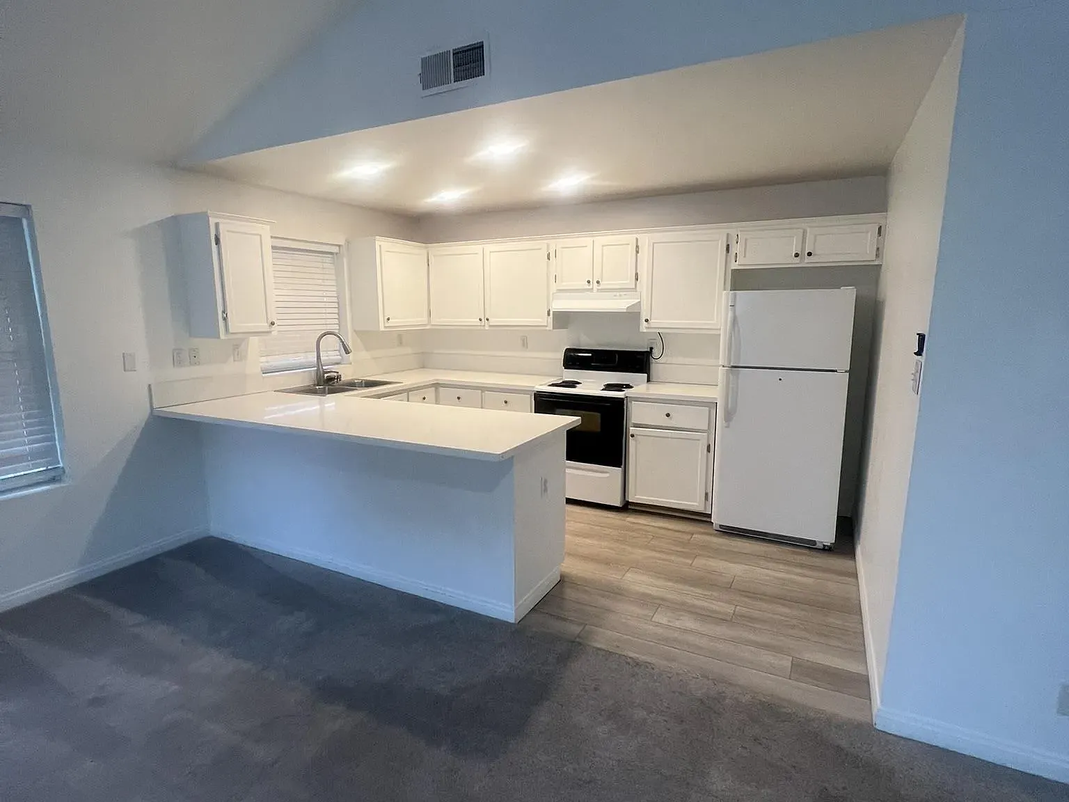 2 bed, 1.5 bath, 1024 sqft, $2,125 — Photo 4