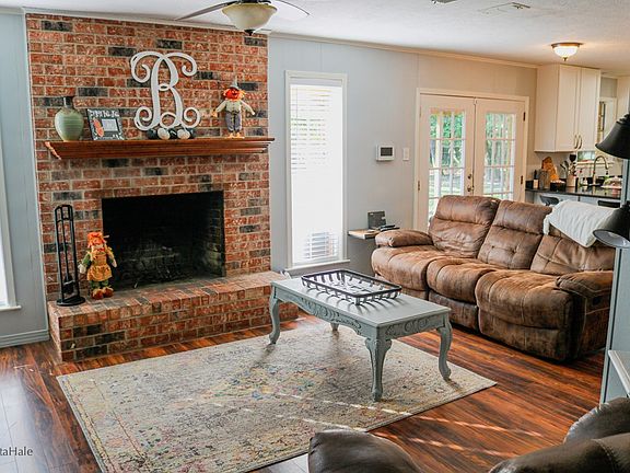 5th image of 4019 Red Oak Dr
