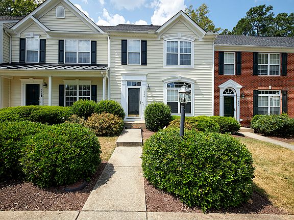 5th image of 444 Kingscote Ln