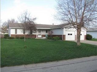 2801 Goldenrod Rd, Newton, KS 67117