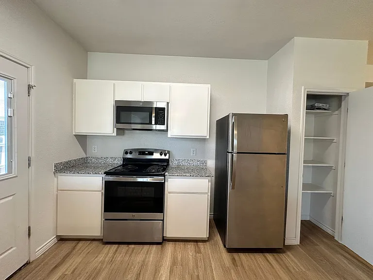 1813 Clovis Dr — Photo 10