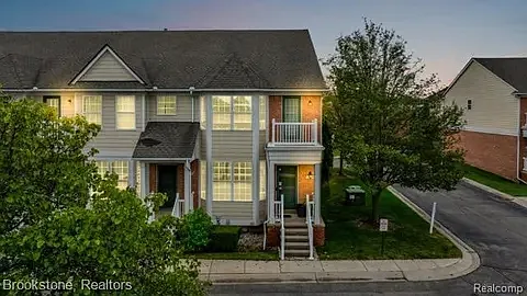 4 bed, 3.5 bath, 2400 sqft, $2,450 — Photo 1