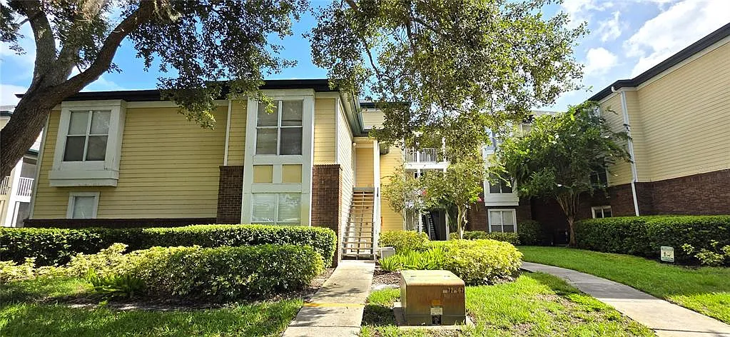 2 bed, 2.0 bath, 990 sqft, $1,700 — Photo 2