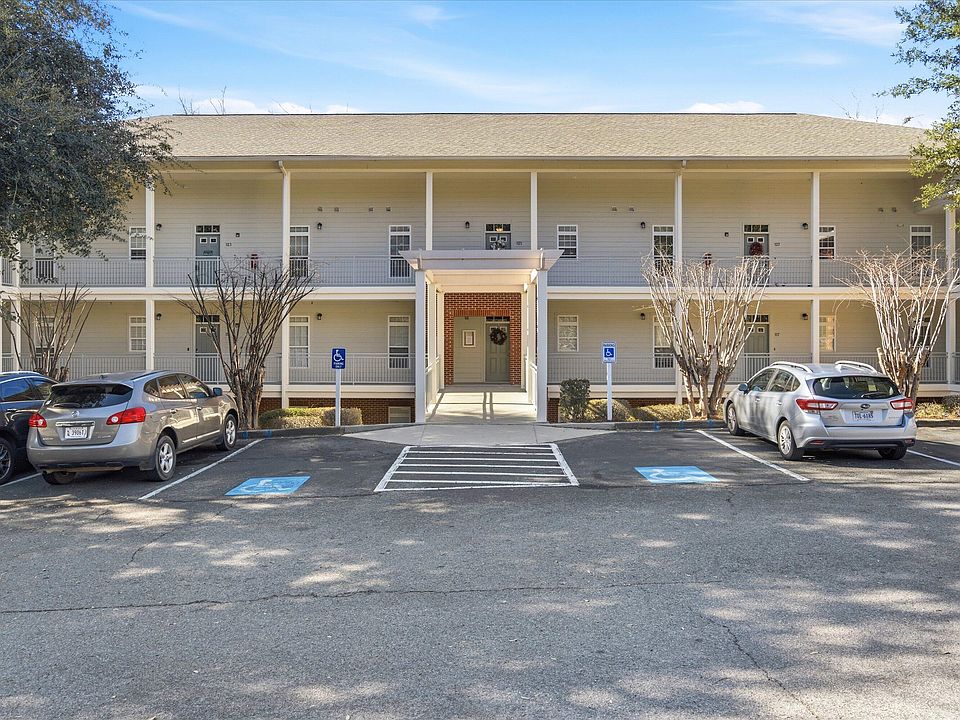 1st image of 125 Ballard Ln