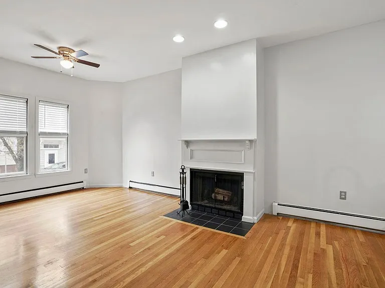 190 W 7th St #1 — Photo 8