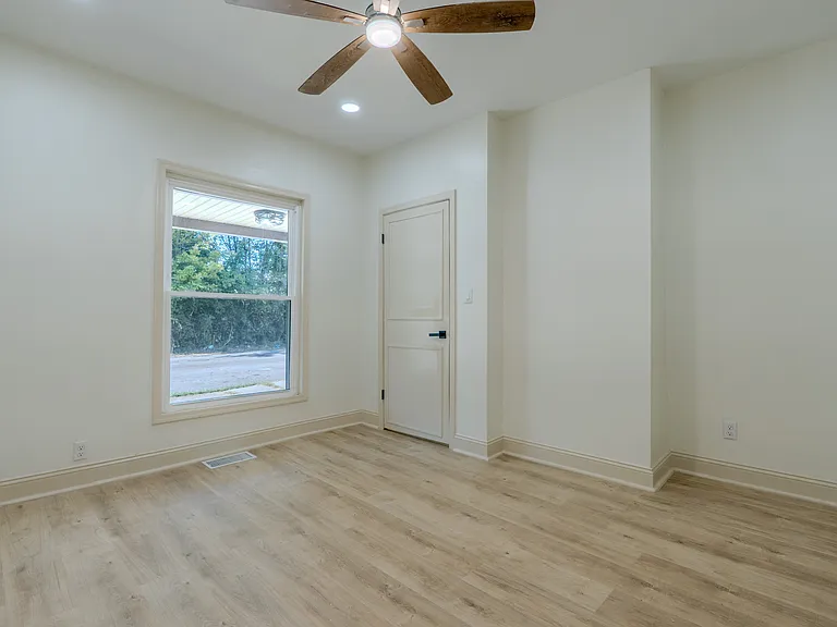 2149 Larch St — Photo 13