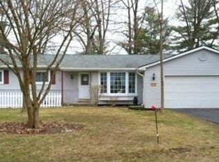 2042 Highfield Rd, Waterford, MI 48329