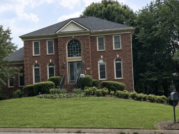 915 Briarwood Crst, Nashville, TN 37221