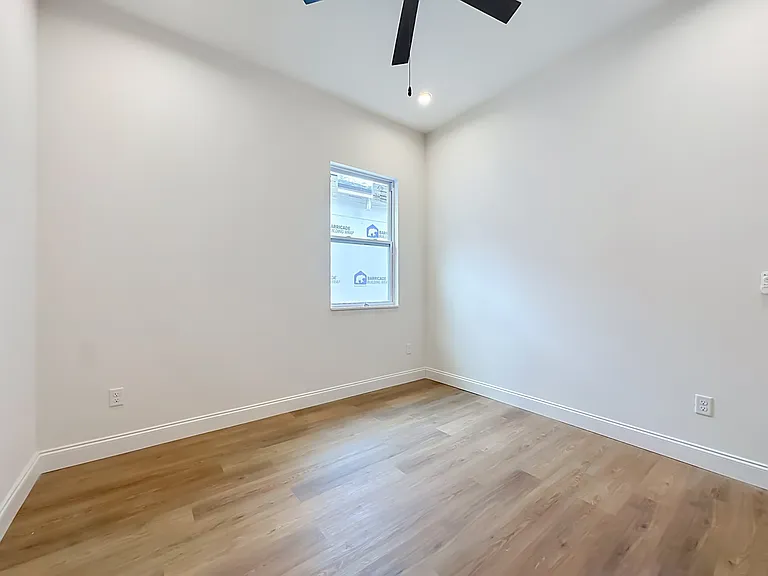 2250 W 13th St — Photo 19