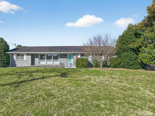 204 W 7th St, Livingston, TN 38570
