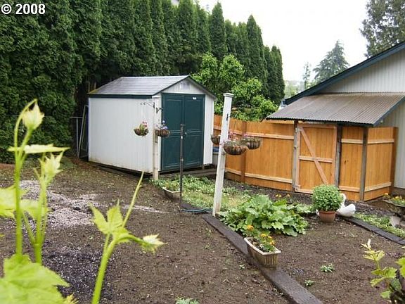 Garden area side yard