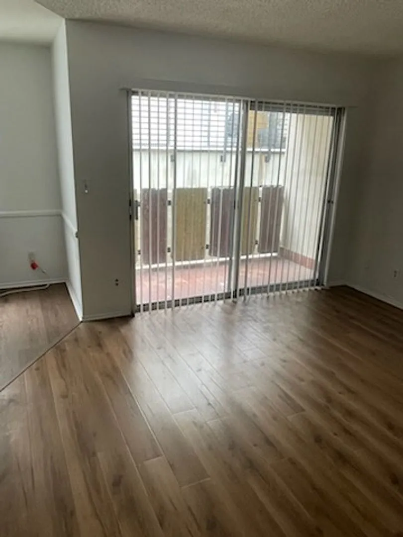 Apt 1970 Beachwood (Rso) — Photo 1
