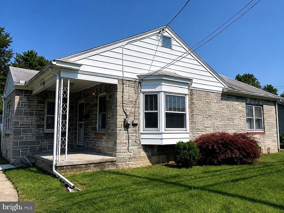 1st image of 251 E Maple St
