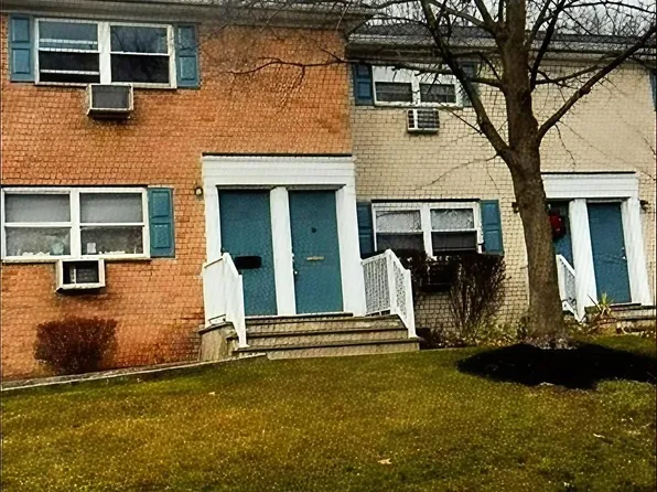 140 Meyer Oval, Pearl River, NY 10965