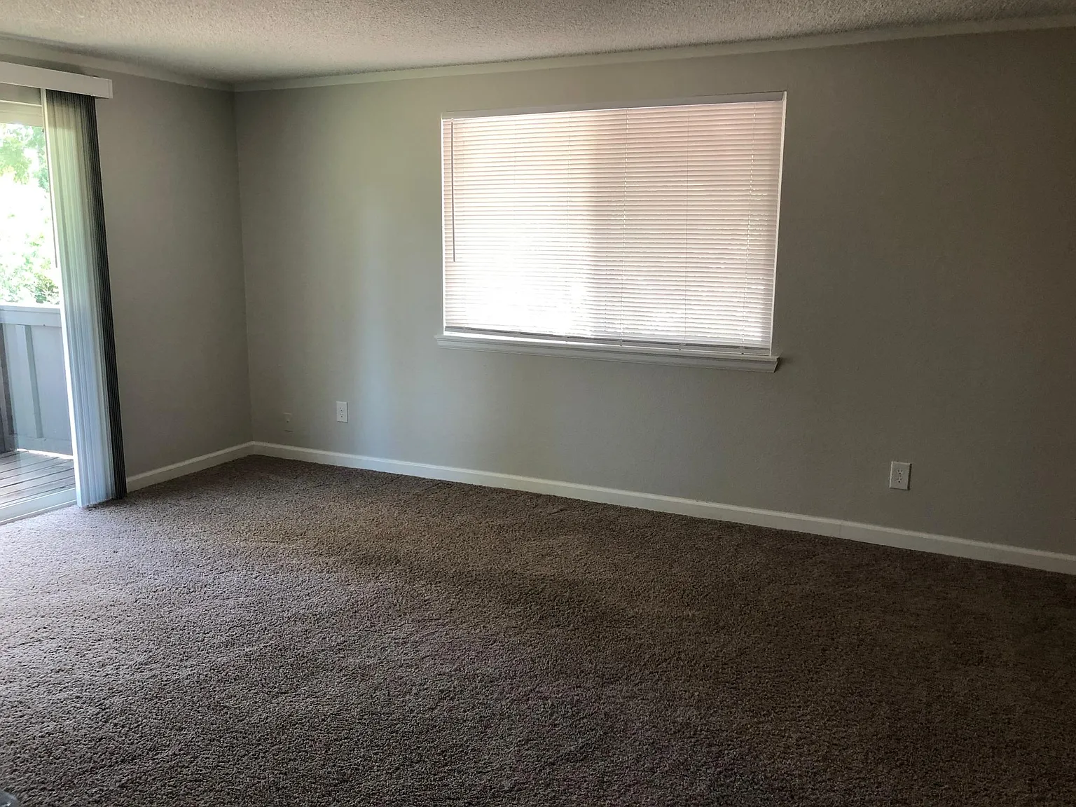 2 bed, 920 sqft, $1,600 — Photo 4