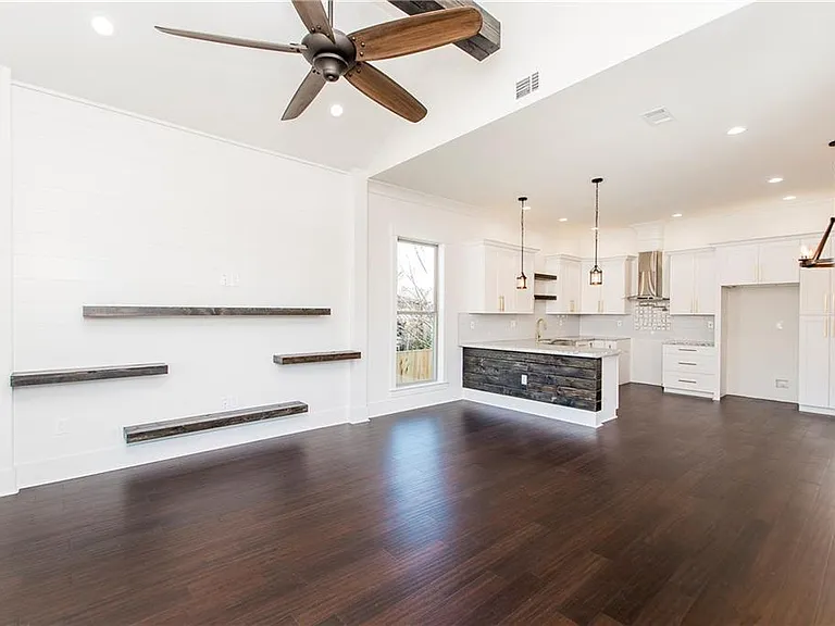 2708 Burns St — Photo 4