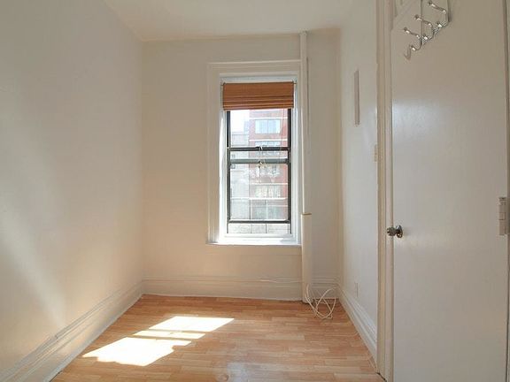 3rd image of 115 E 96th St APT 15