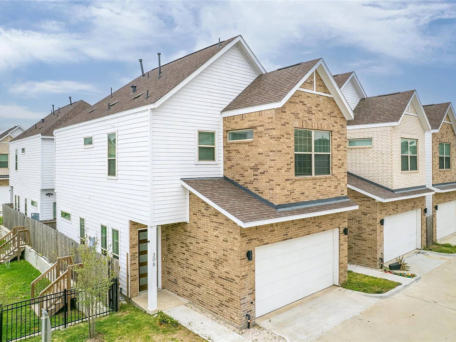 3 bed, 2.5 bath, 1810 sqft, $2,450 — Photo 3