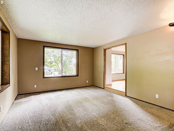 5th image of 2212 SE 132nd Ct