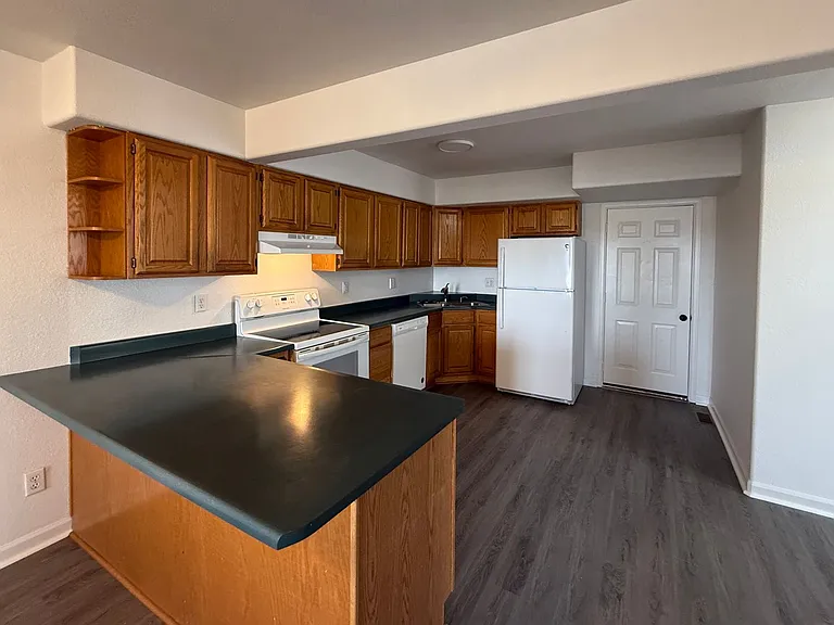 Elbow Dr W 228-230 — Photo 6