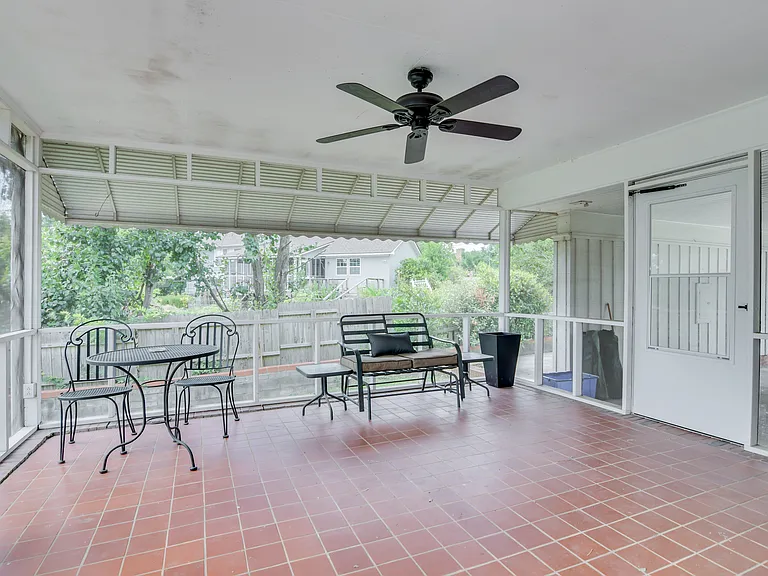 822 W Woodlawn Ave — Photo 25