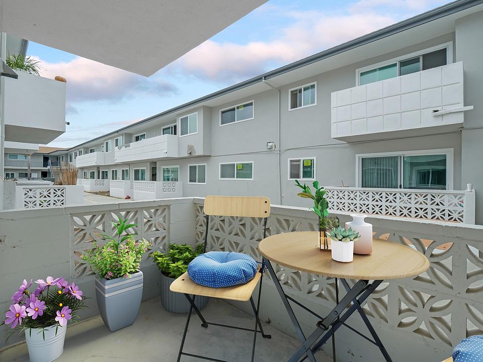 1st image of 21007 Victor St #3677b9561
