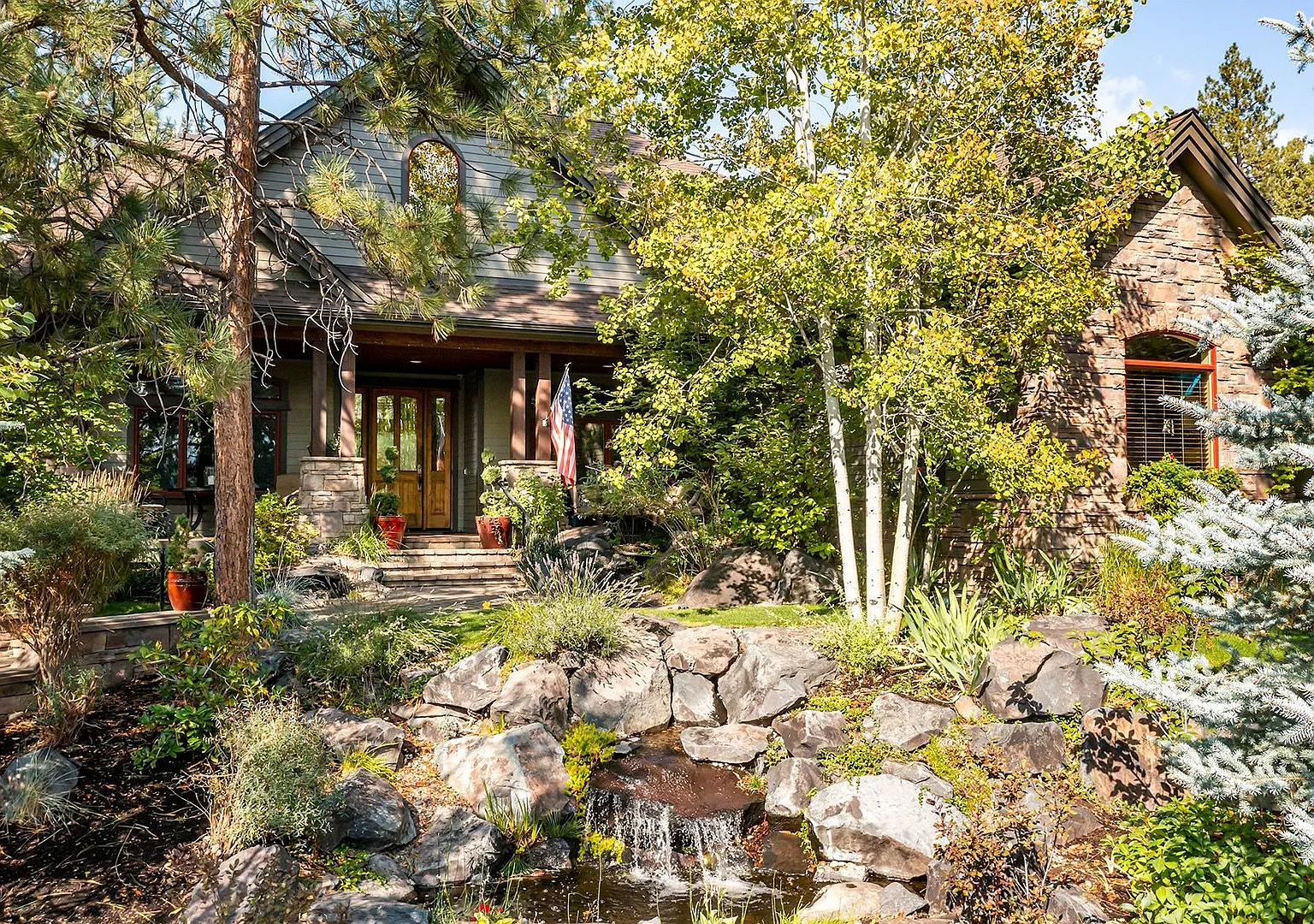 Westside custom home with high end craftsman finishes — Photo 2