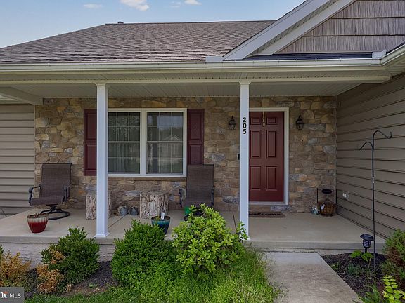 5th image of 205 Wildflower Dr
