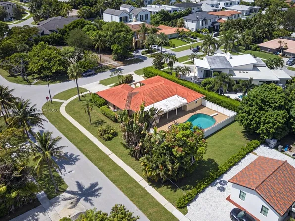 820 NE 4th Ave, Boca Raton, FL 33432