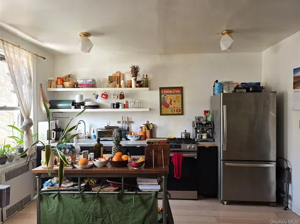 192 E 8th Street #1B, Brooklyn, NY 11218