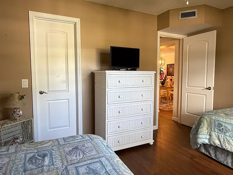 Guest Bedroom w/ walk-in closet