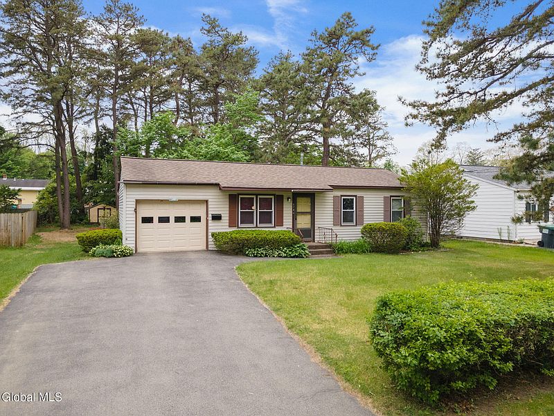 2nd image of 2736 Maida Lane