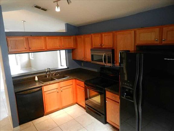 3rd image of 1070 Manigan Ave