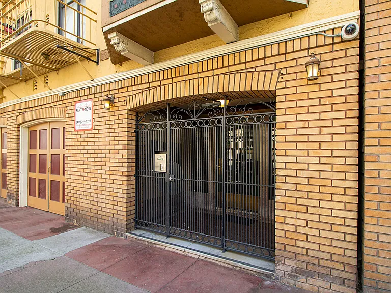 1819 Golden Gate — Photo 3