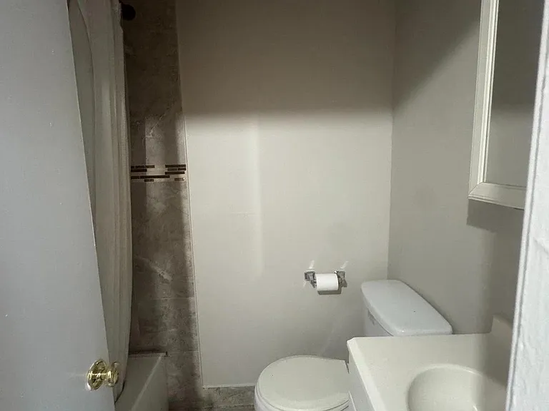 2037 N 8th St #2F — Photo 11