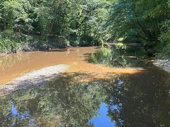 4th image of 42 High Way