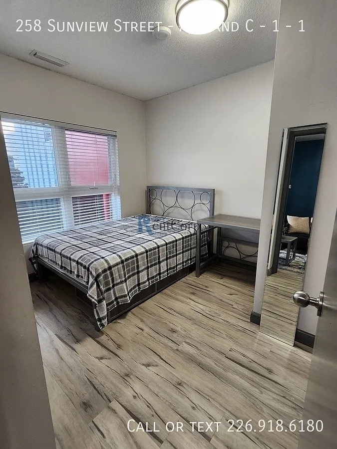 2 bed, 1.0 bath, $1,850 — Photo 4