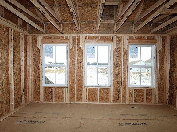 5th image of 310 Warbler Cir