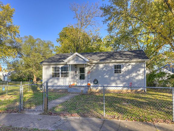 2nd image of 915 Murphy Avenue